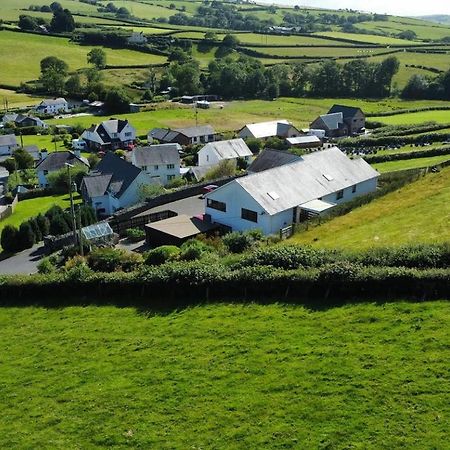 Y Grange Bed & Breakfast Llanfihangel-y-Creuddyn Bagian luar foto