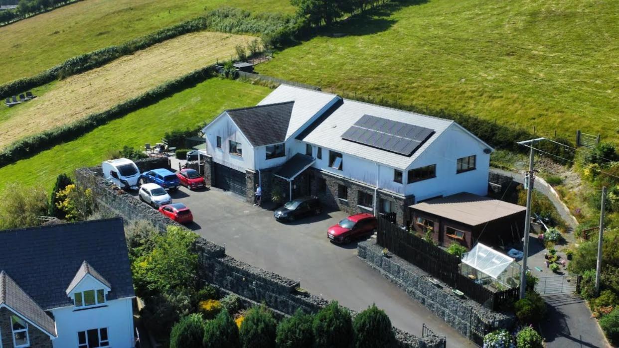 Y Grange Bed & Breakfast Llanfihangel-y-Creuddyn Bagian luar foto