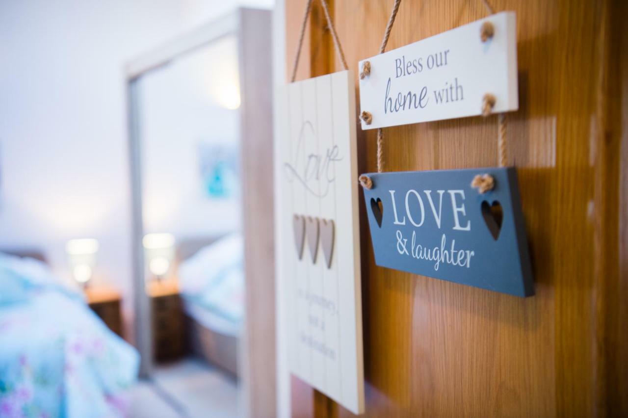 Y Grange Bed & Breakfast Llanfihangel-y-Creuddyn Bagian luar foto