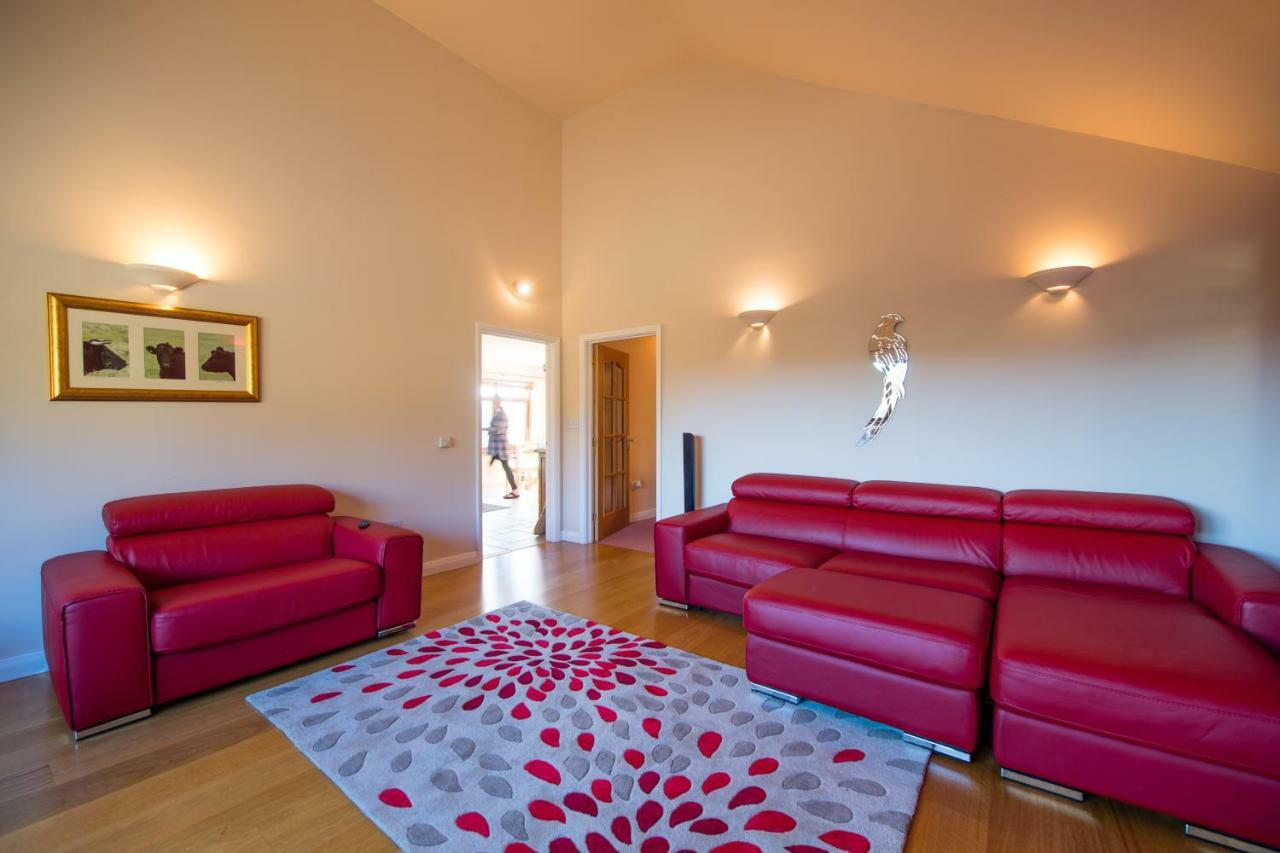 Y Grange Bed & Breakfast Llanfihangel-y-Creuddyn Bagian luar foto