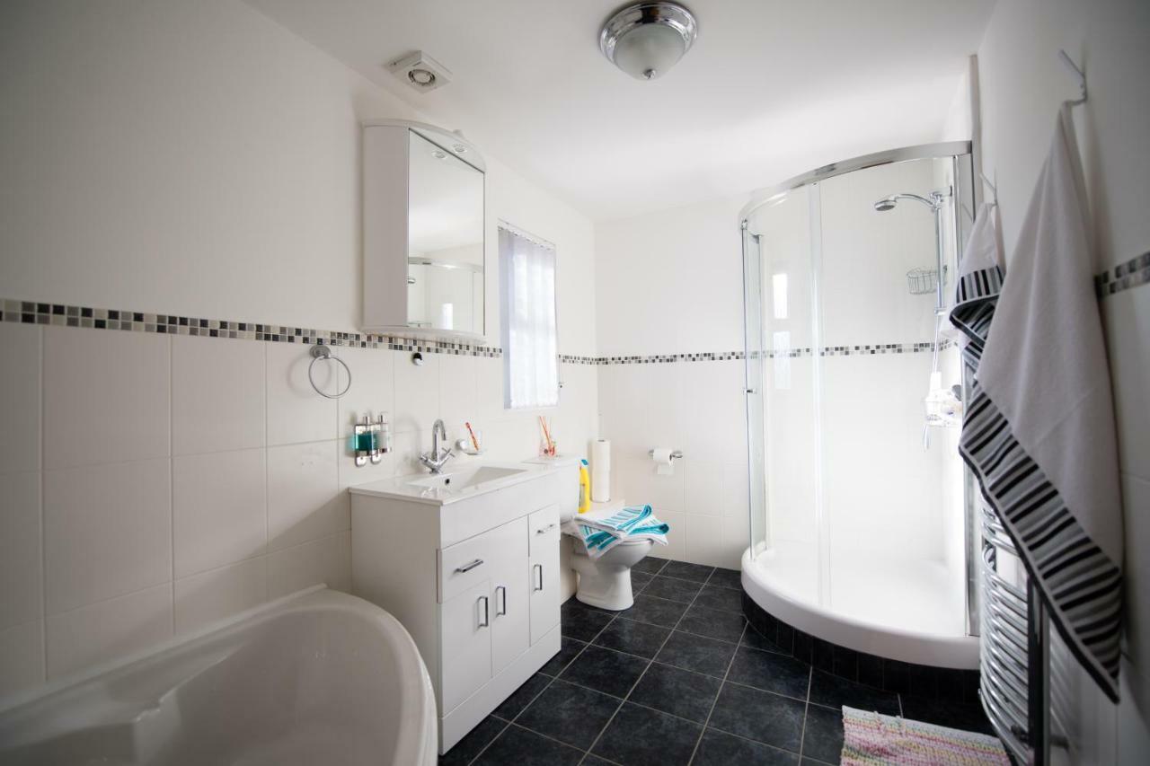 Y Grange Bed & Breakfast Llanfihangel-y-Creuddyn Bagian luar foto