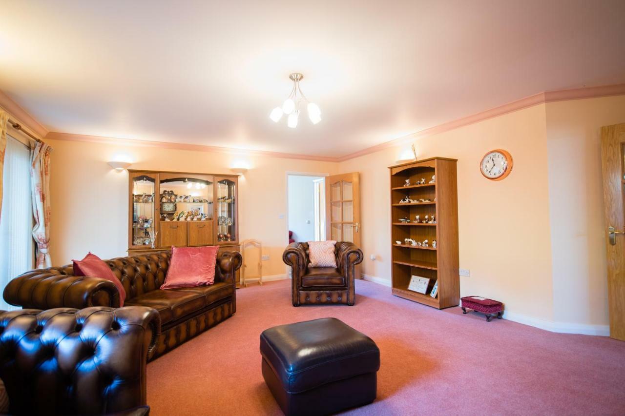 Y Grange Bed & Breakfast Llanfihangel-y-Creuddyn Bagian luar foto