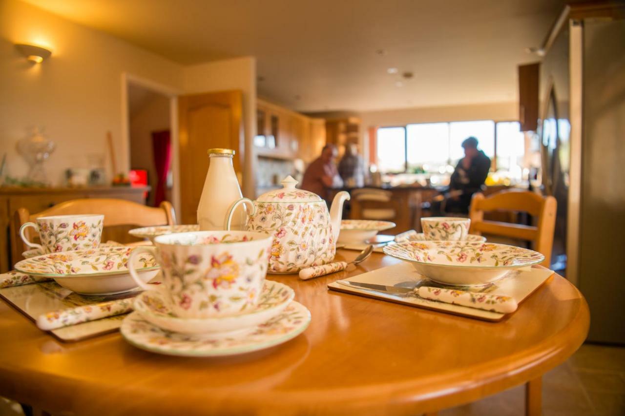 Y Grange Bed & Breakfast Llanfihangel-y-Creuddyn Bagian luar foto