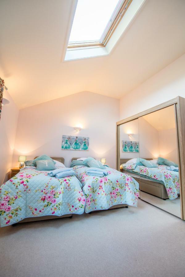 Y Grange Bed & Breakfast Llanfihangel-y-Creuddyn Bagian luar foto
