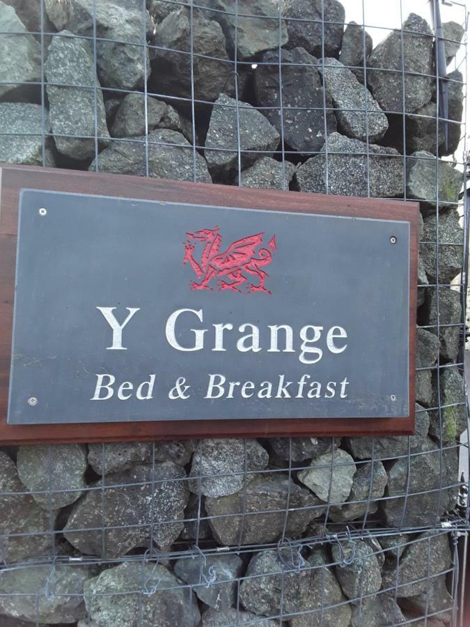 Y Grange Bed & Breakfast Llanfihangel-y-Creuddyn Bagian luar foto