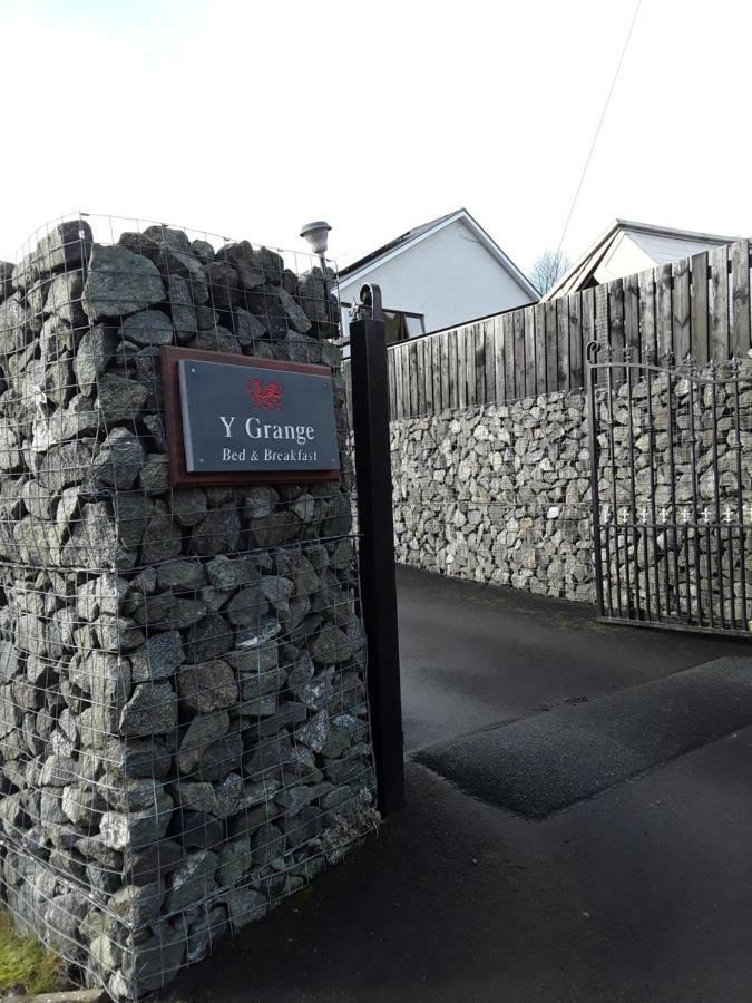 Y Grange Bed & Breakfast Llanfihangel-y-Creuddyn Bagian luar foto